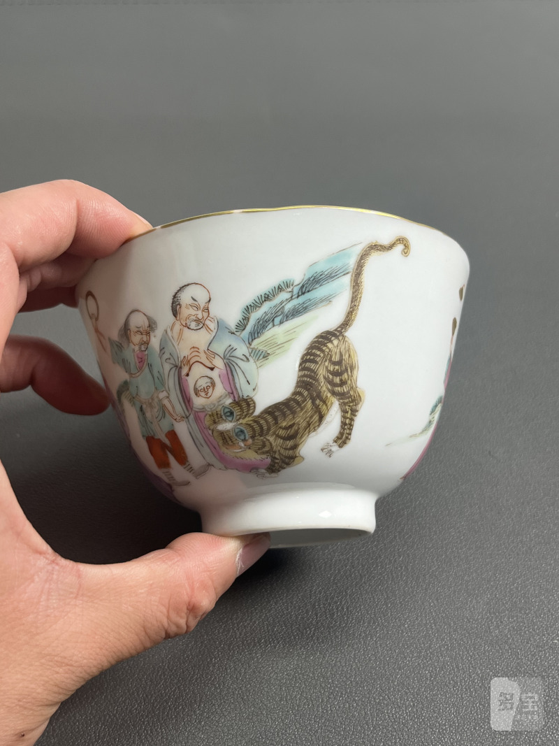 清道光  粉彩“十八罗汉”花口杯 - 图7